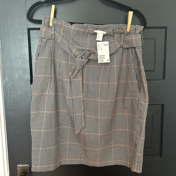 Plaid fall cozy skirt from H&M NWT never worn - Picture 2 of 5